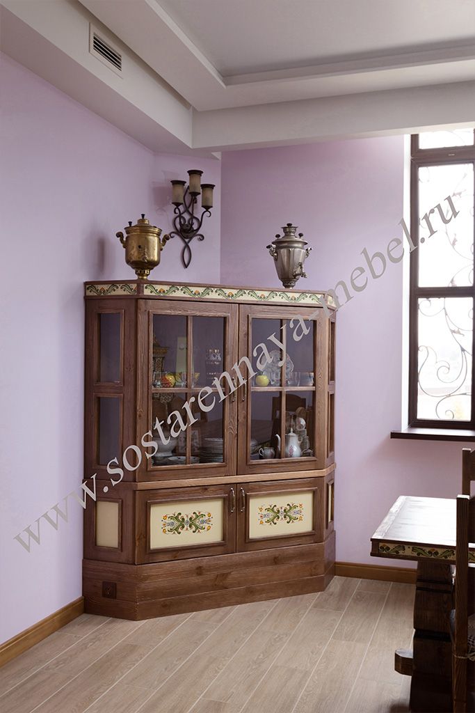 Шкаф с росписью в русском стиле – фото