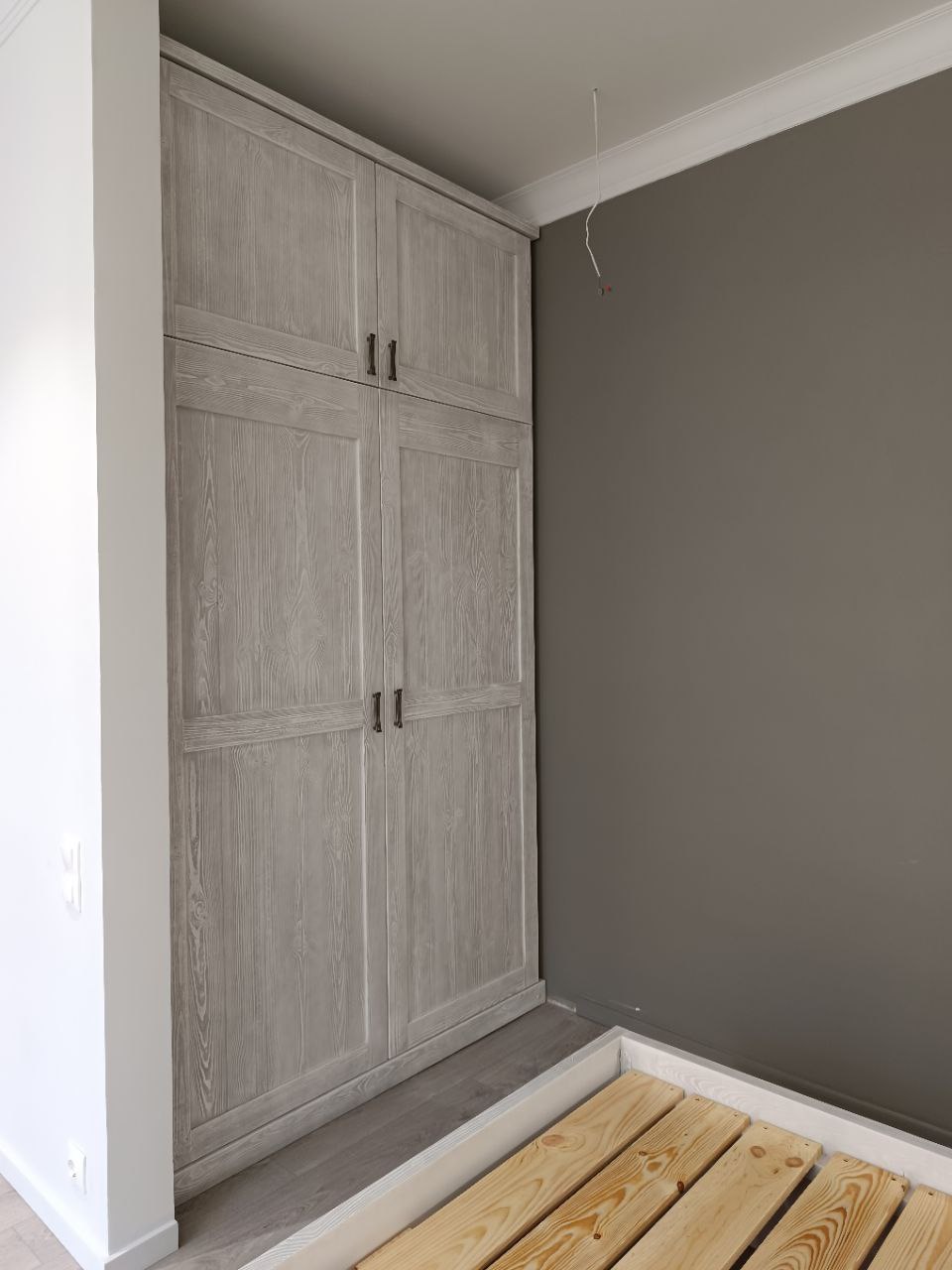 Шкаф из массива сосны №12