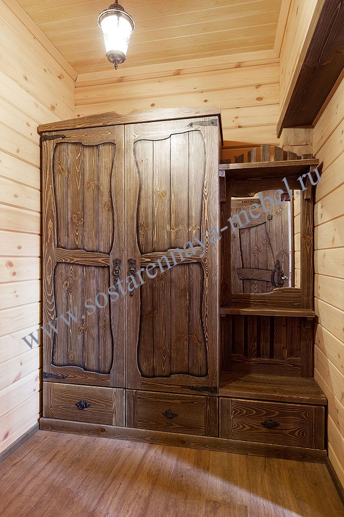 Деревянный шкаф под старину – фото